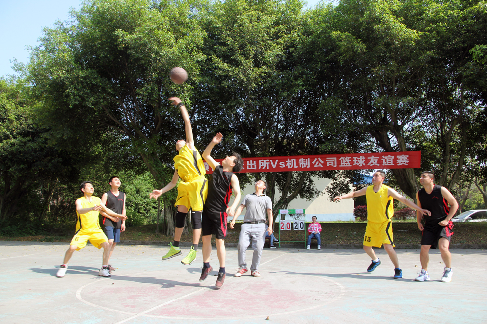 乐动体育官网入口乐动体育网址与广顺街道派出所开展篮球友谊赛